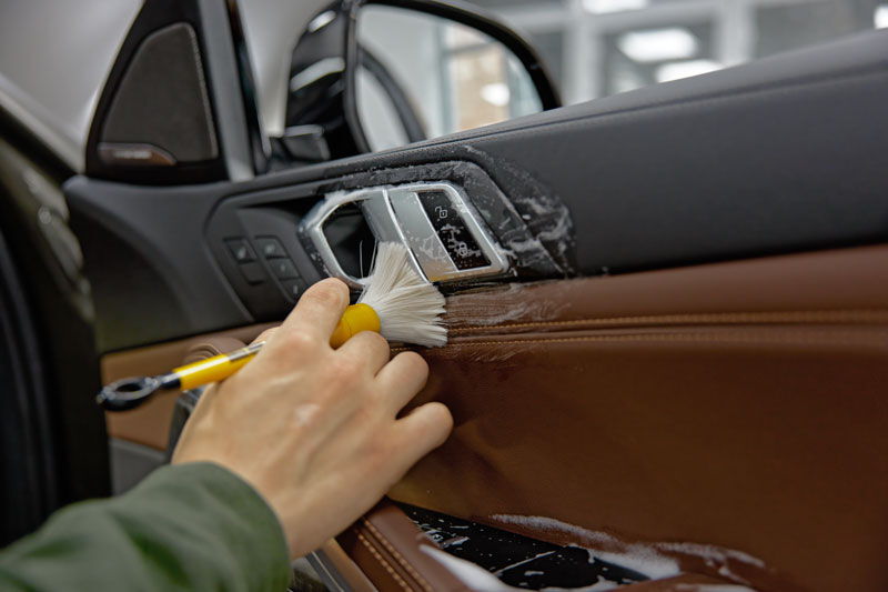 Gründliche Fahrzeug Innenreinigung bei Moldan durch Fachpersonal