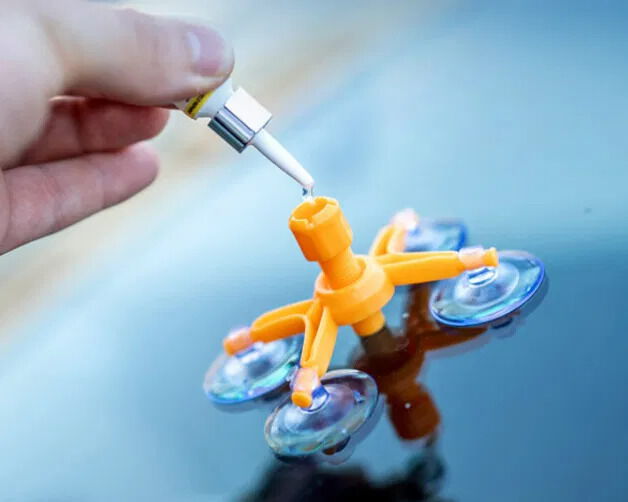 Autoglas-Reparatur bei einem Fahrzeug mit Steinschlag durch fachgerechte Instandsetzung in der Kfz-Werkstatt Moldan